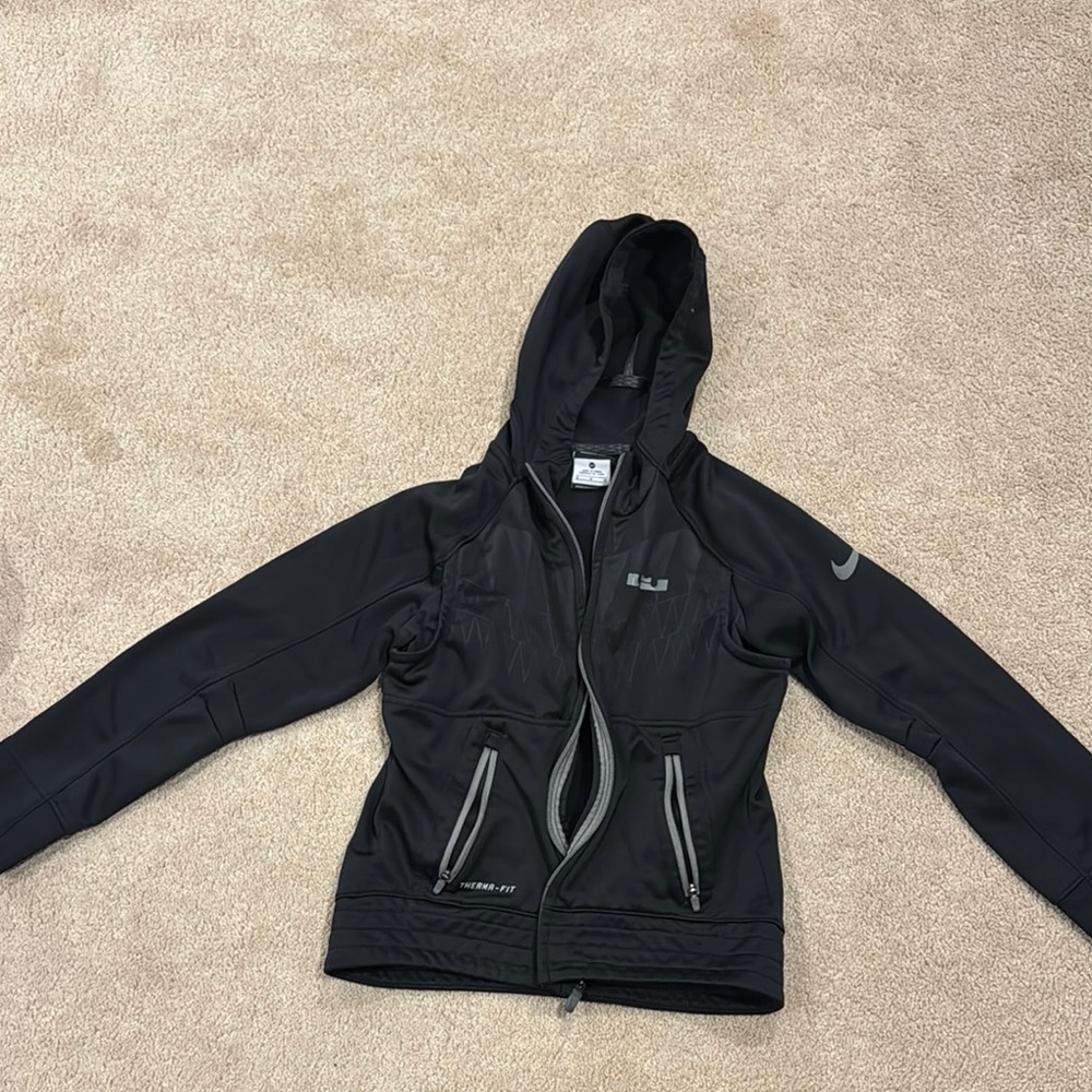 Nike youth therma fit Black Jacket (M)